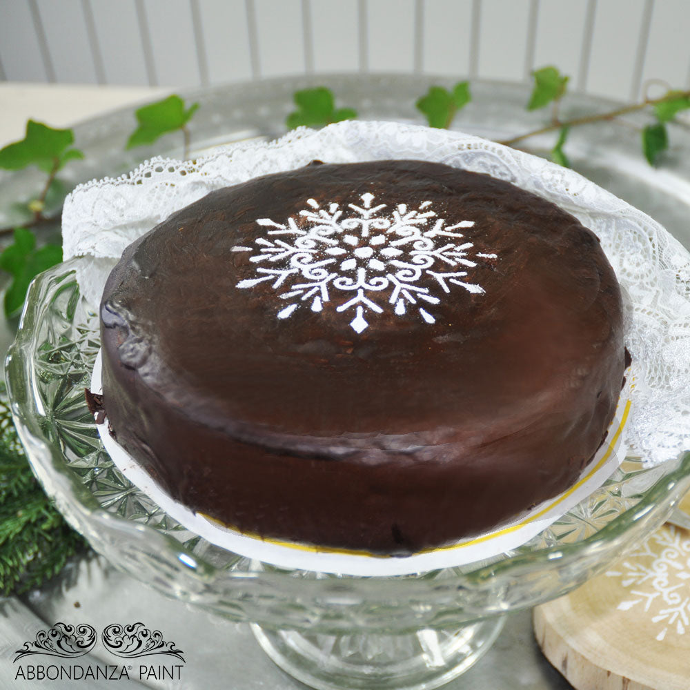 Abbondanza Stencil Snowflakes op een taart