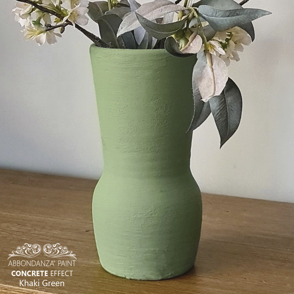 Concrete Effect Khaki Green op een vaas