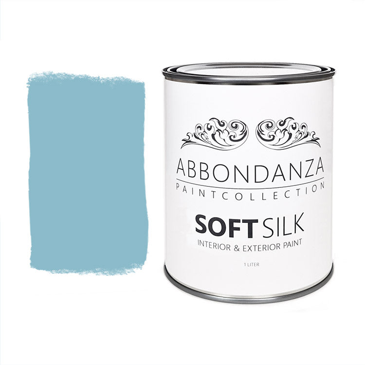 Lak Soft Silk Baby Boy is een heldere babyblauwe kleur